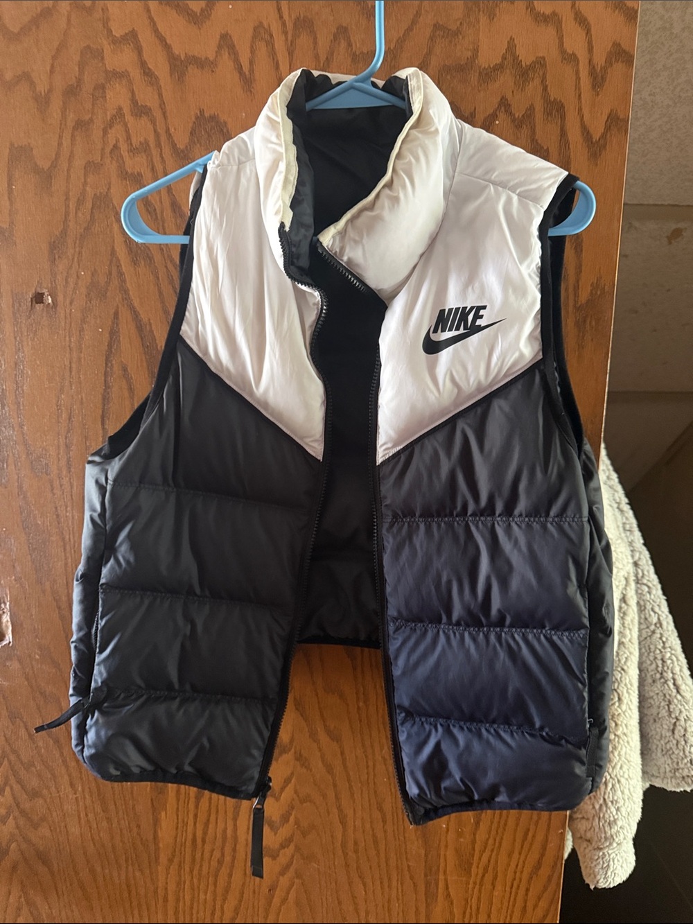 Nike women’s  Colorblock Puffer Vest - Black & White